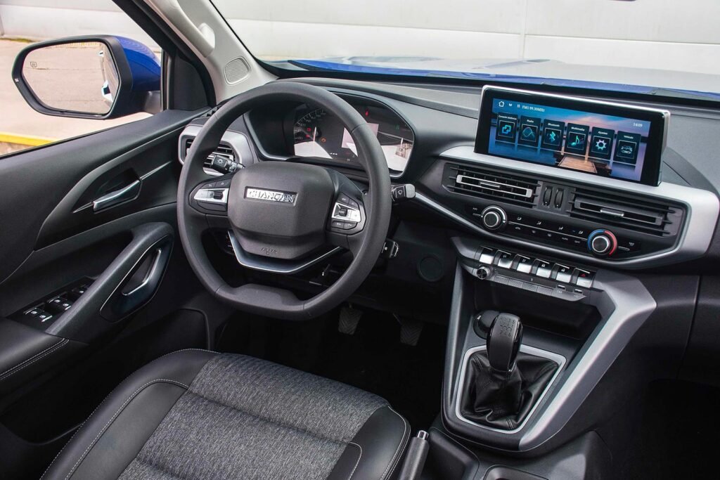 Changan-Hunter-interior