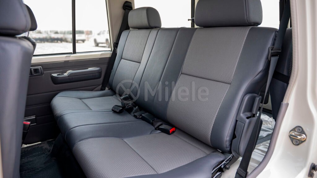 2023-Toyota-Land-Cruiser-LC76-4-23